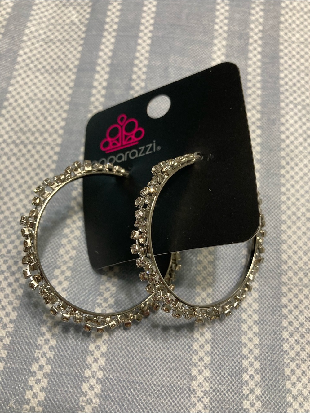 NWT Paparazzi open hoop earrings.